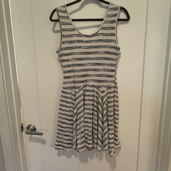 Striped Sleeveless Fit & Flare Dress - Size M - Picture 4 of 4